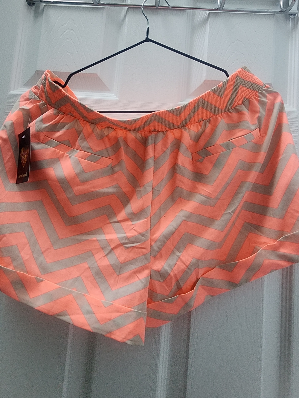 Women’s Coral Chevron Print Elastic-Waist Shorts